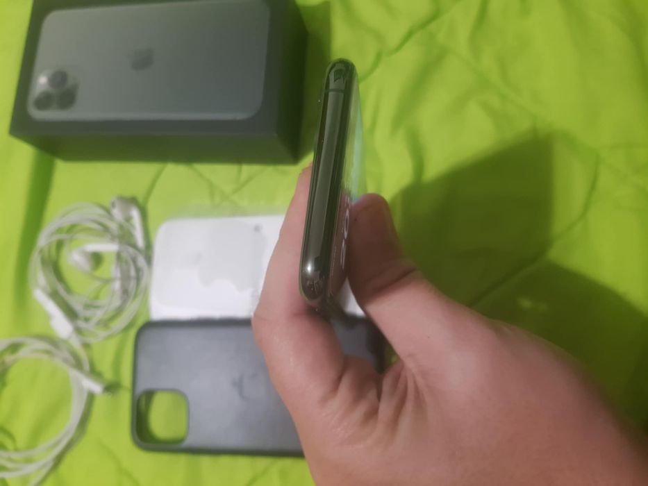 Vand iphone 11 pro ca nou 256gb