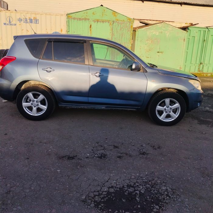 Продам машину Toyota RAV 4
