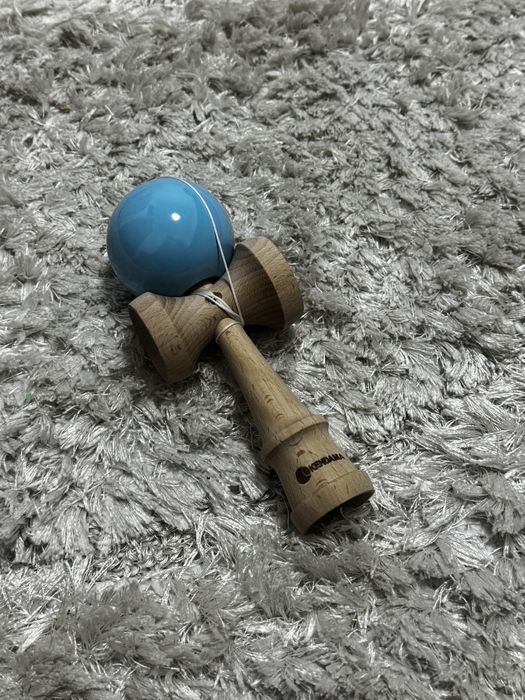 Kendama din lemn/ este noua