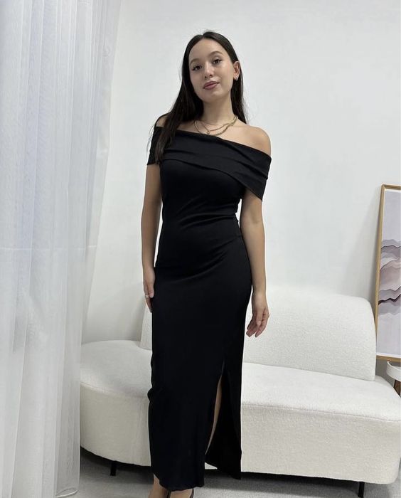 Женское платье, черного цвета НОВОЕ