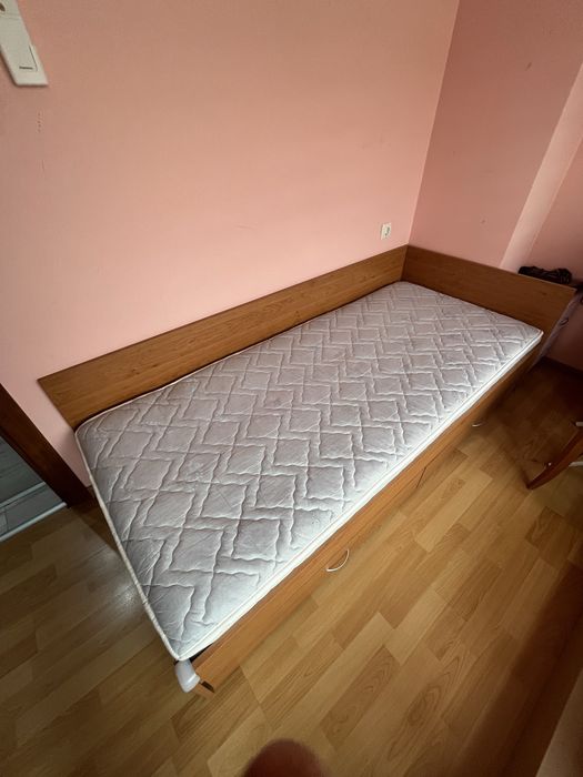 Единично легло с матрак