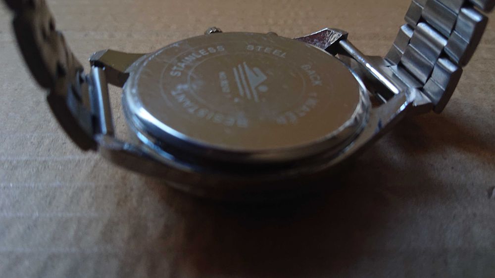 Работещ кварцов часовник Valia 8252.