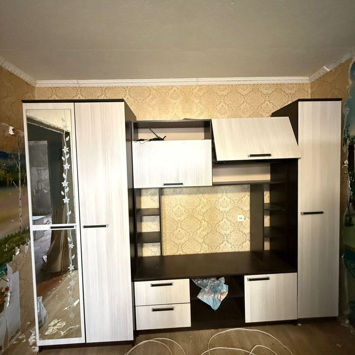 Продам стенку в комнату