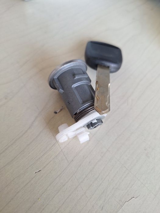 Патрон за врата на багажник Хонда Джаз 2002до 2007