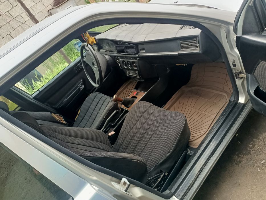 мерседес 190 2.0л 1986г