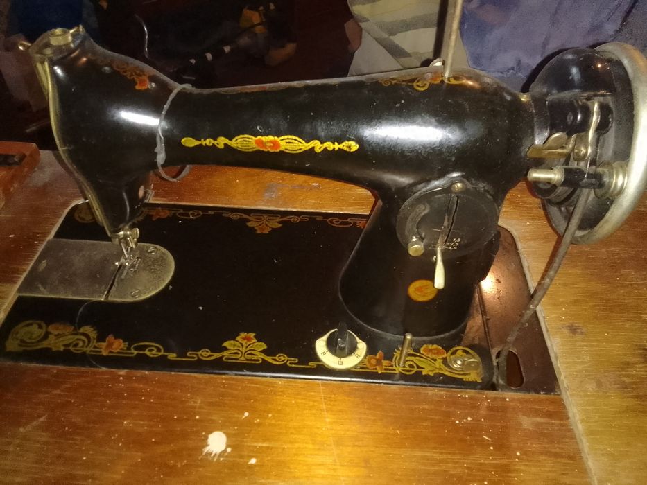 Mașina de cusut manuală