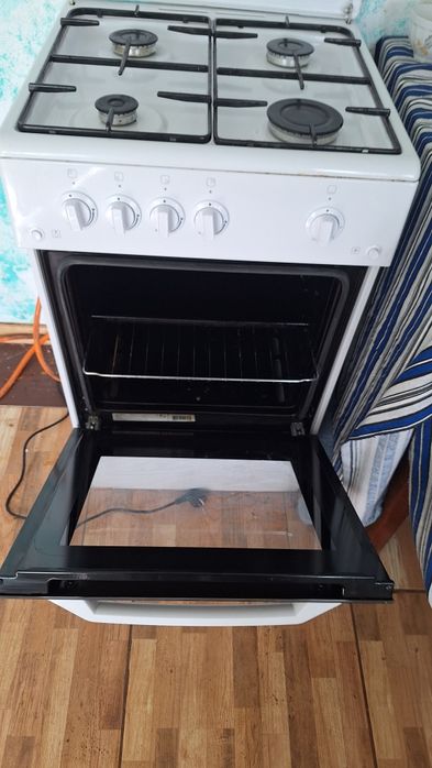 Aragaz cu cuptor Arctic AGM550F