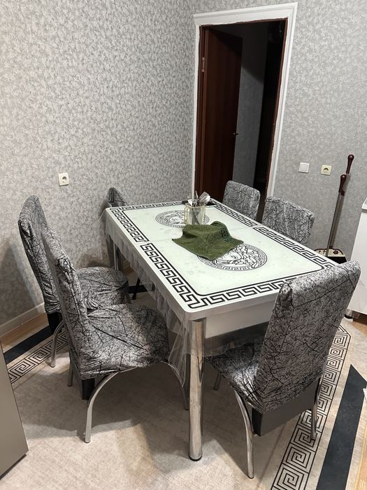 Стол кухонный