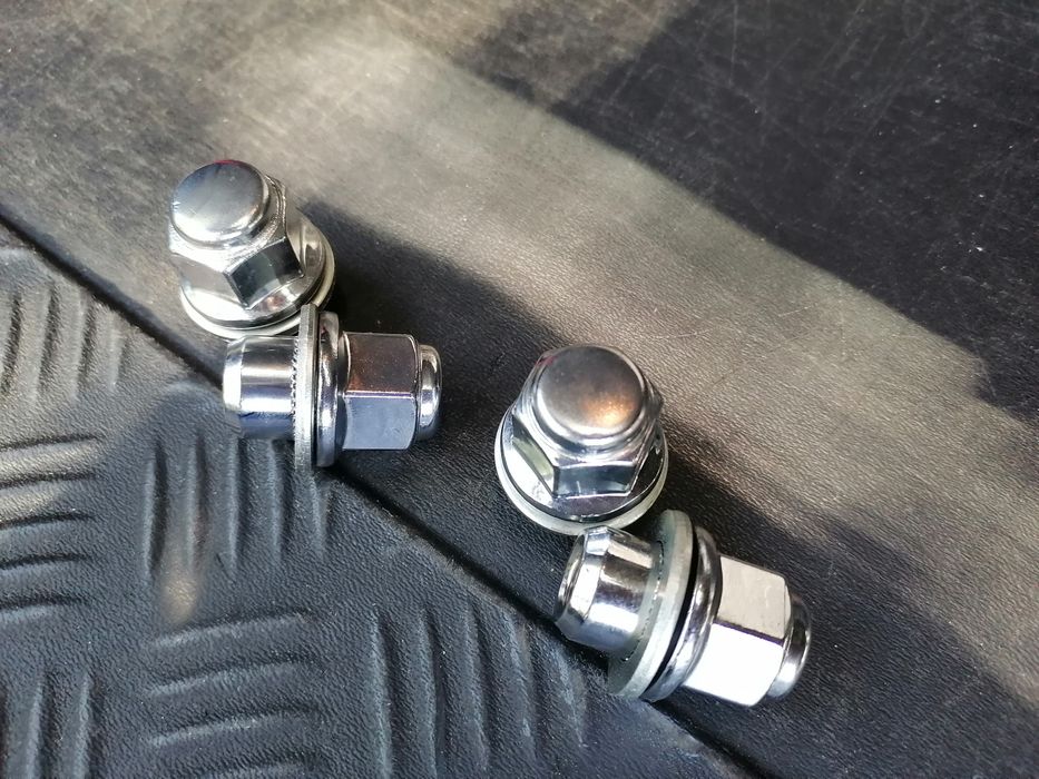 Оригинални гайки за Тойота