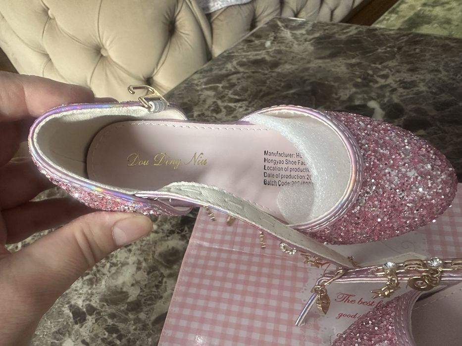 Pantofi de printesa cu toc potrivit nr 28 de dans  noi  in cutie