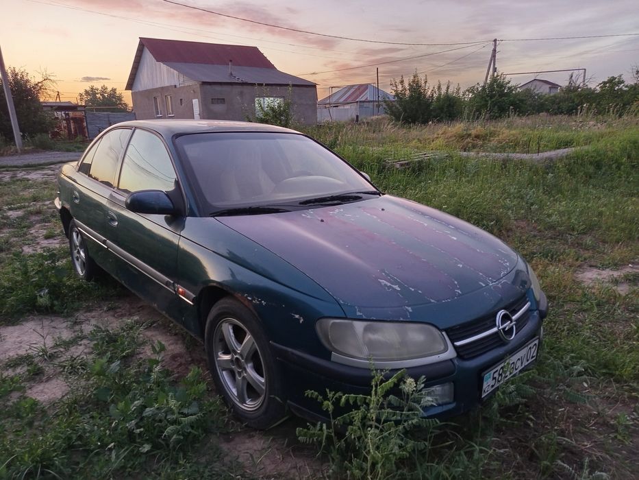 Опель омега 2л бензин (двигатель )1995 года .