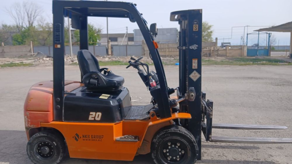 Продам вилочный погрузчик, 2тн.