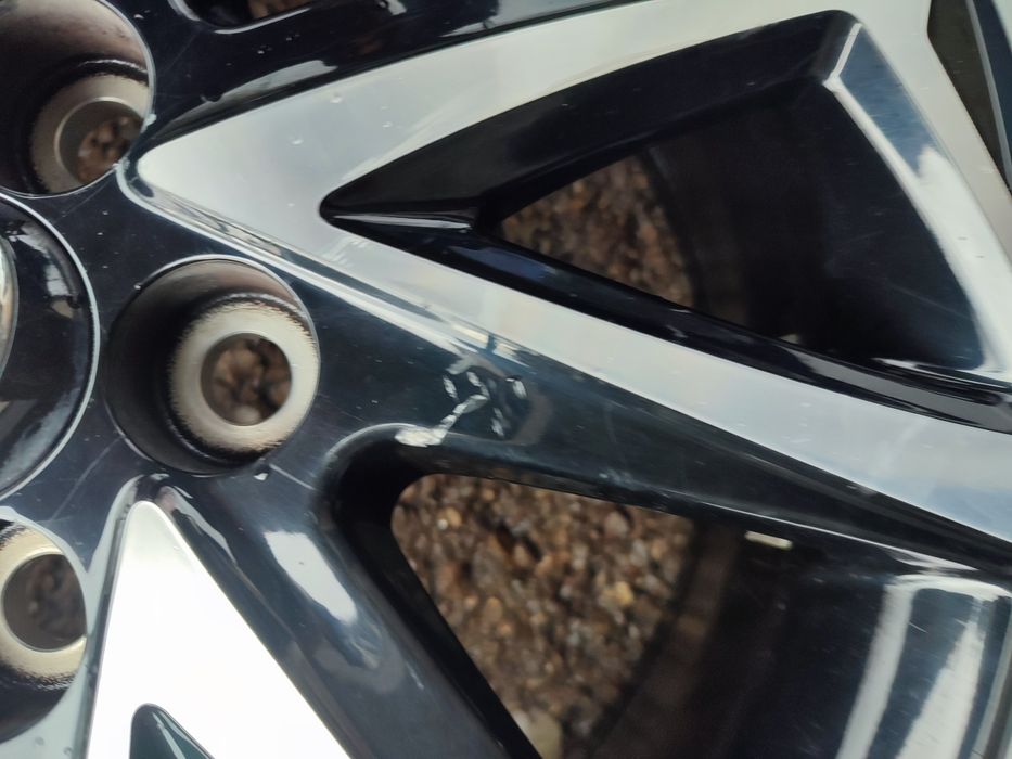 16" оригинални алуминиеви джанти за Toyota Yaris hybrid.