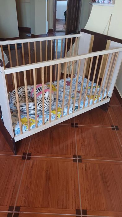 Vând pătuț copil și sobă de teracotă