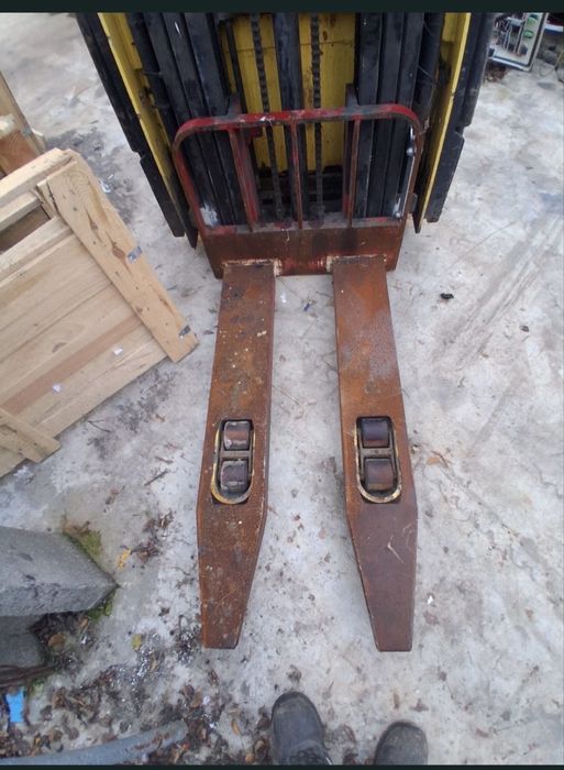 Transpaleta electrica cu catarg