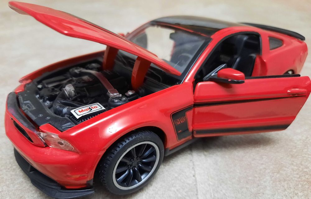 Машинка коллекционная модель