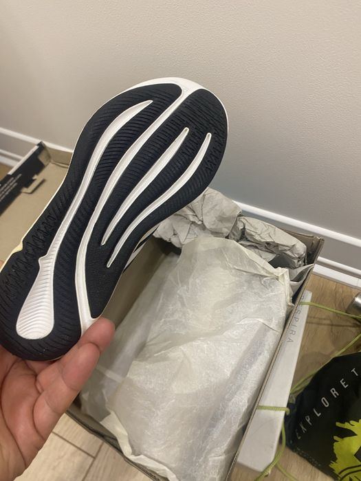 Продам кроссовки adidas