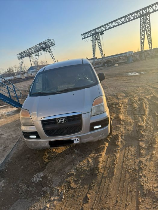 Автомабиль Hyundai Starex