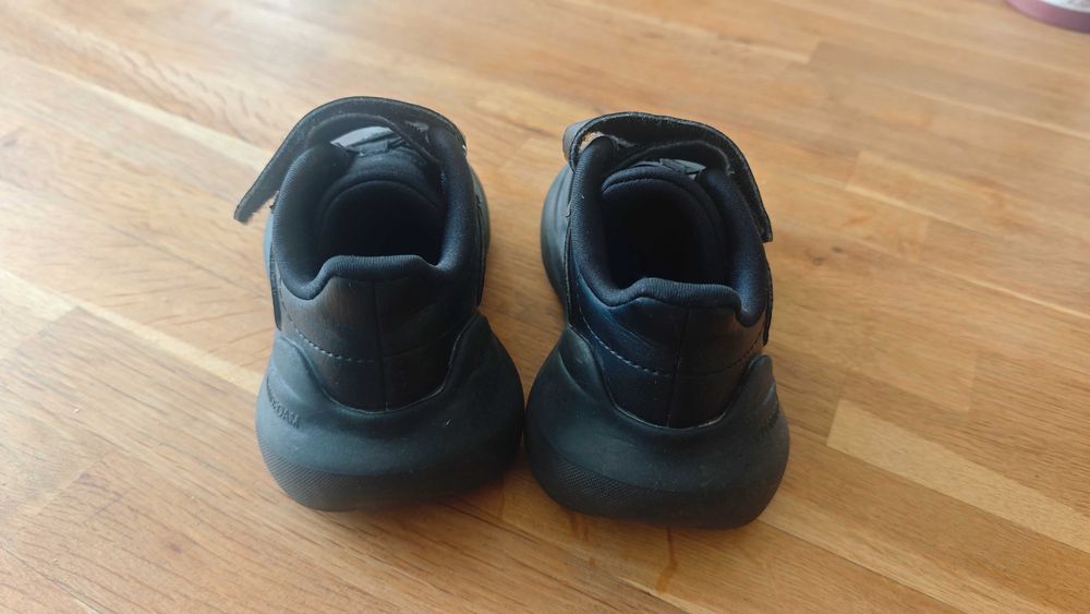 Маратонки Adidas 28