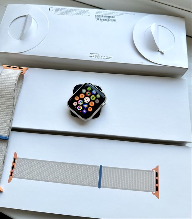 Apple iWatch SE(2) Starlight 40mm Sport Loop