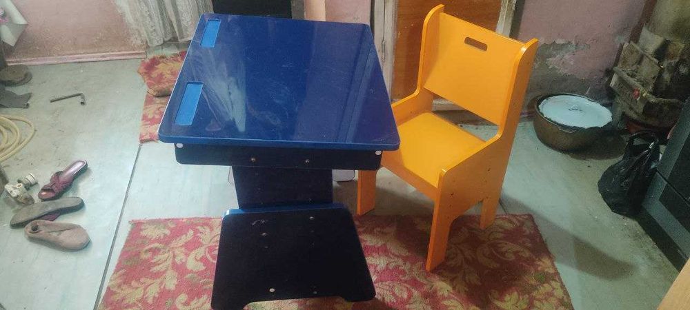 Продается парта детская.