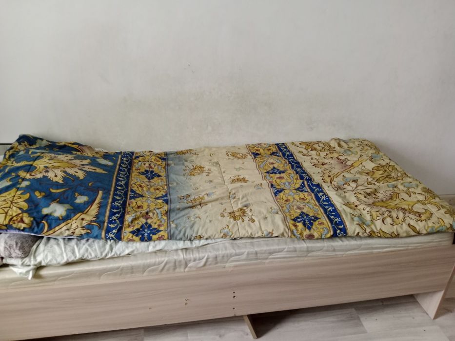 Продам кровать 90*180