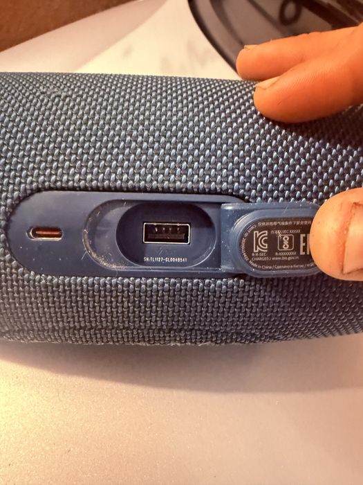 JBL Charge 5 blue