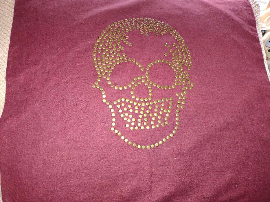 Декоративни калъфки + възглавници с череп