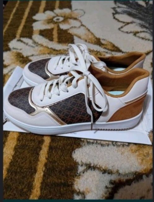 Дамски маратонки нови