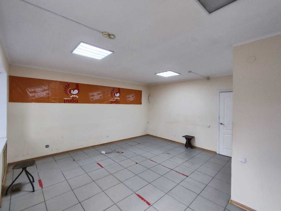 Напротив ТД Бакалея, 42 кв.м.