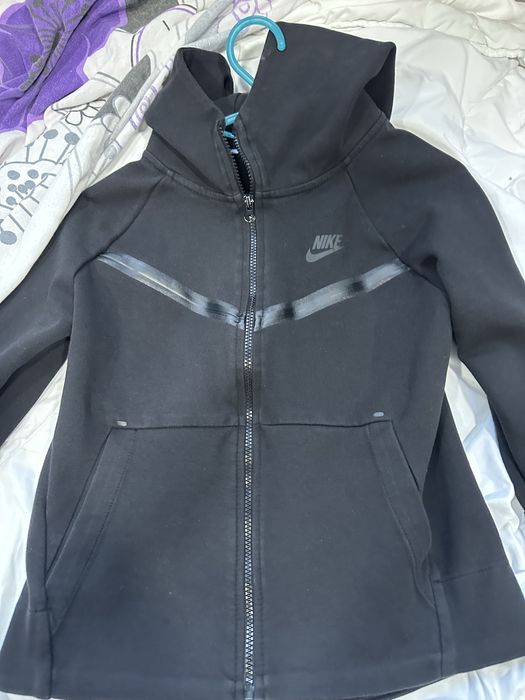 Дамски nike tech fleece.