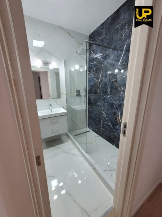 P. F Inchiriez Gars. Lux/ Ultracentral/ Mc' Donalds/Unirii/ Superba