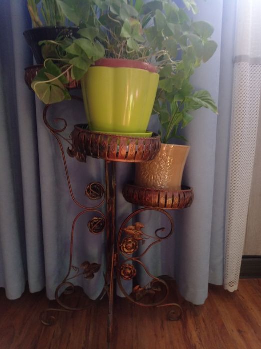 ПРОДАЁТСЯ НАПОЛЬНАЯ Ваза и Подставка для Цветов