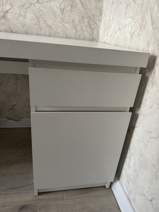 Письменный стол для детей и подростков