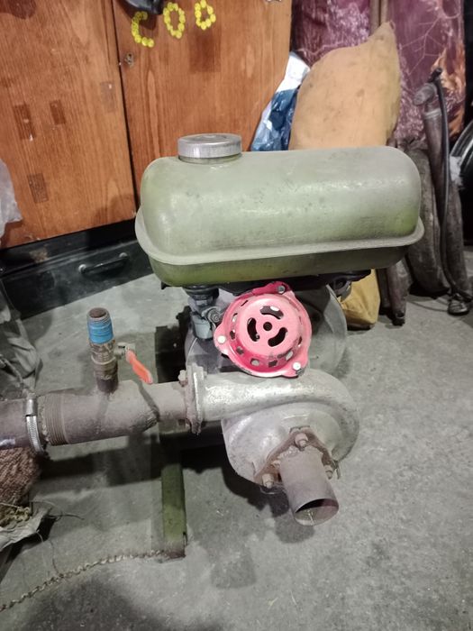 Продам советский насос . сальники подшипники заменены качает отлично.