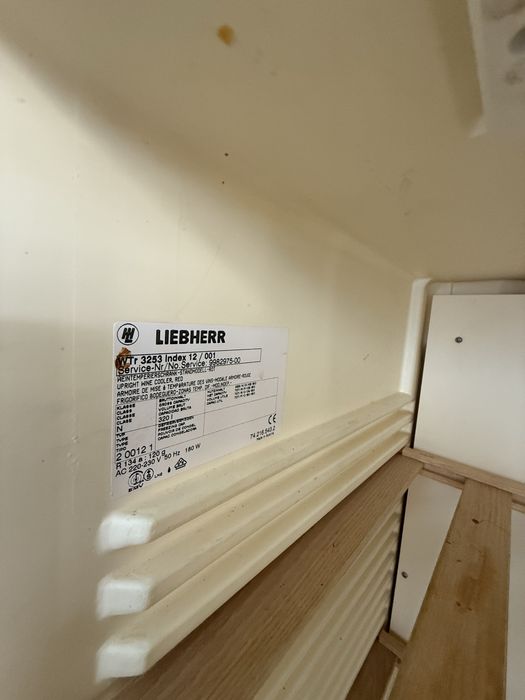 Хладилна витрина за вино LIEBHERR