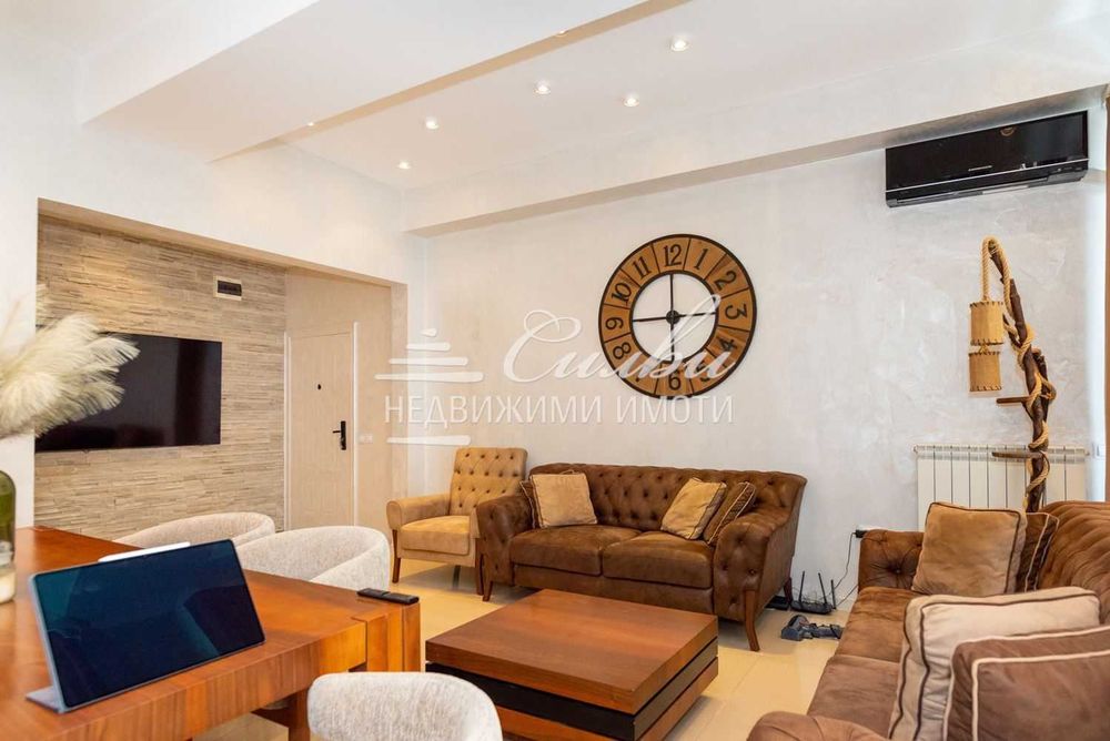 Продава се Тристаен апартамент в Шумен, Куршум чешма - 110 кв.м за 2273 €/кв.м - Снимка #1