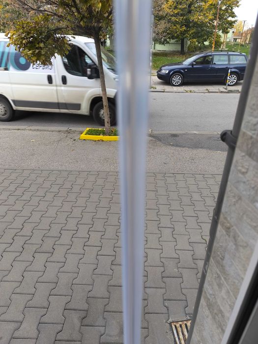 Силиконово уплътнение за стъклена врата магазин 10мм