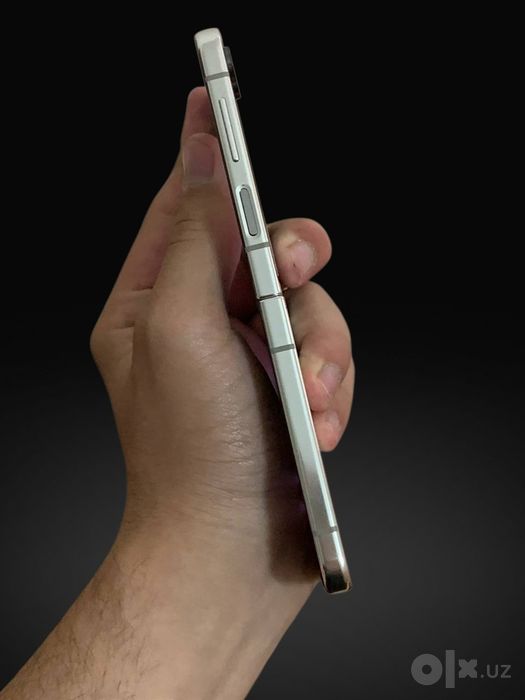 Samsung Z flip 5 8ga 256gb  Kareya