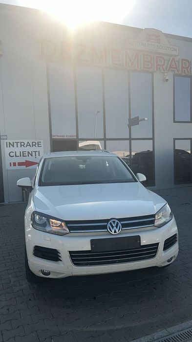 Dezmembram Volkswagen Touareg 3.0 TDI (CRC) din 2013