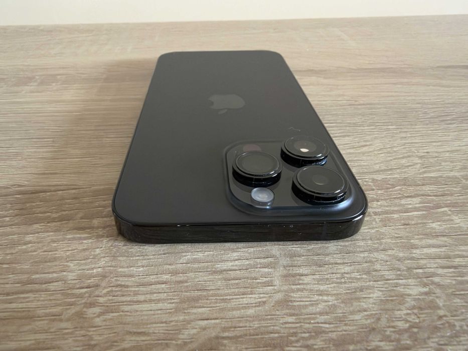 iPhone 14 Pro Max 256GB Space Black — Като нов | Кейс + зарядно + Lightning към USB кабел 1 м