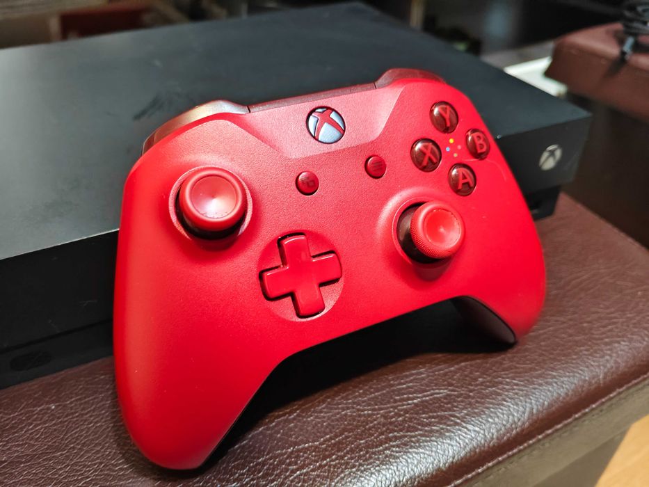 Xbox One X + 3 игри