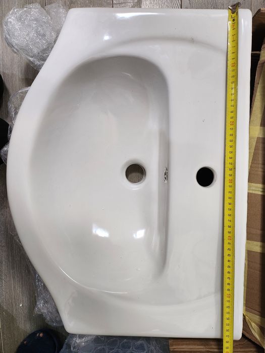 Фаянсова мивка за баня