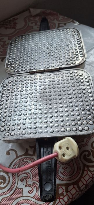 Электровафельница.