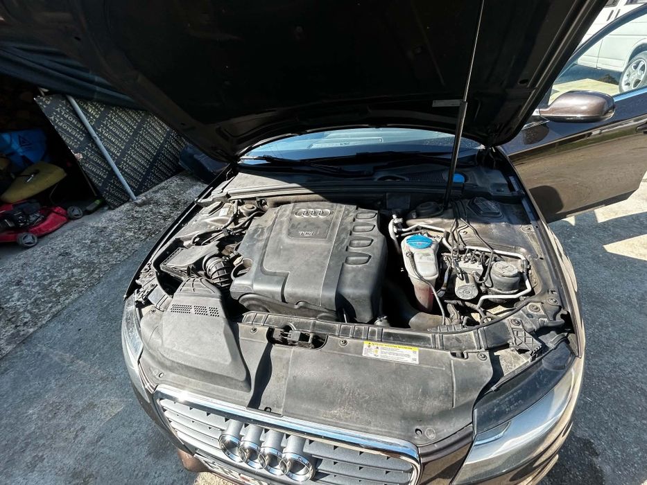 Audi A4 B8       .