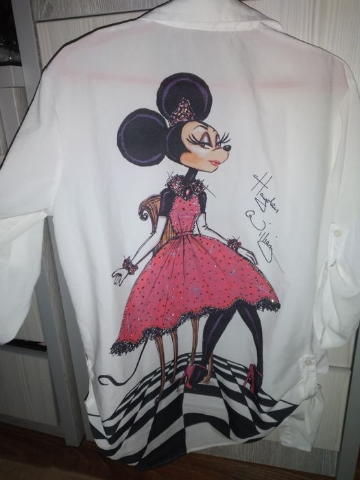 Рубашка белая с принтом на спине