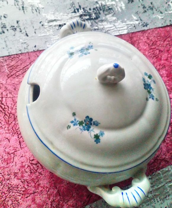 Винтидж супник,кана,сосиера и плато,чинии