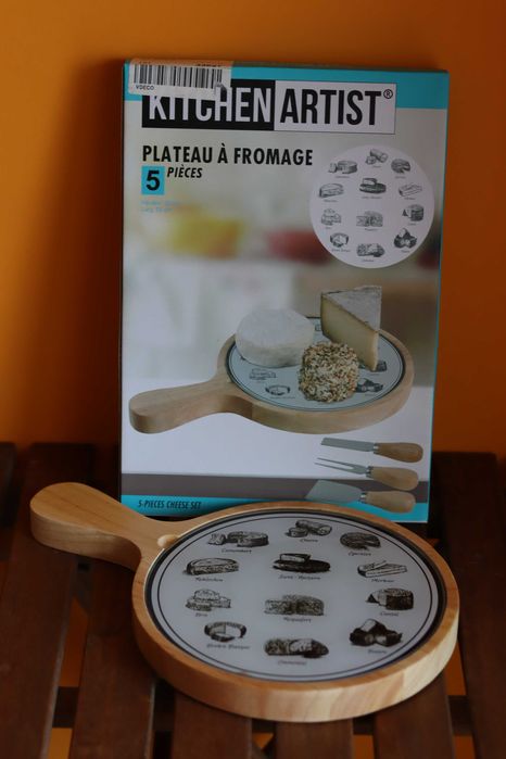 Луксозен комплект за сирена: Дървена основа, 3 ножа и стъклена дъска