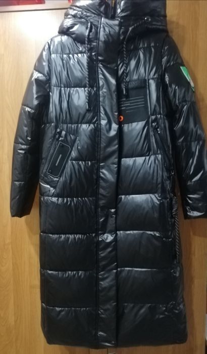 Продам зимний пуховик, очень тёплый.