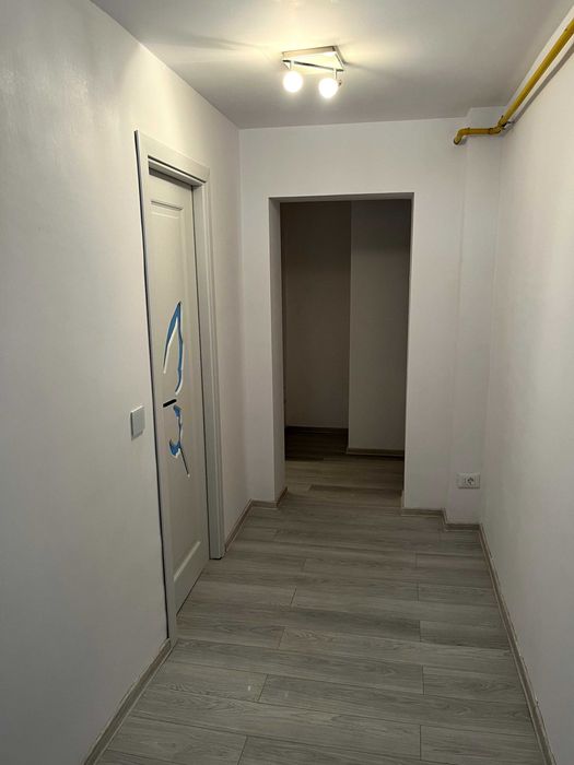 Apartament o camera decomandat 27 mp parter zona Confectii Vaslui